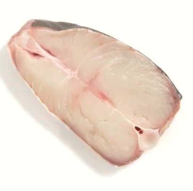 Opplev smaken av våre trålfangede kveiteskiver, produsert i Ålesund. Disse 1,5 cm tykke skivene er ideelle for grilling eller ovnsbaking i folie, og er spesielt populære i julesesongen.